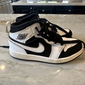 Jordan 1 Mid Kids